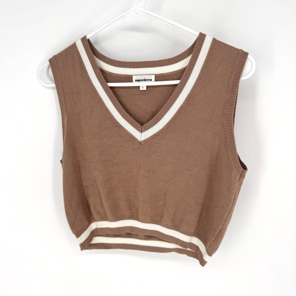 superdown Brown Knit V-Neck Cropped Tank with White Trim
